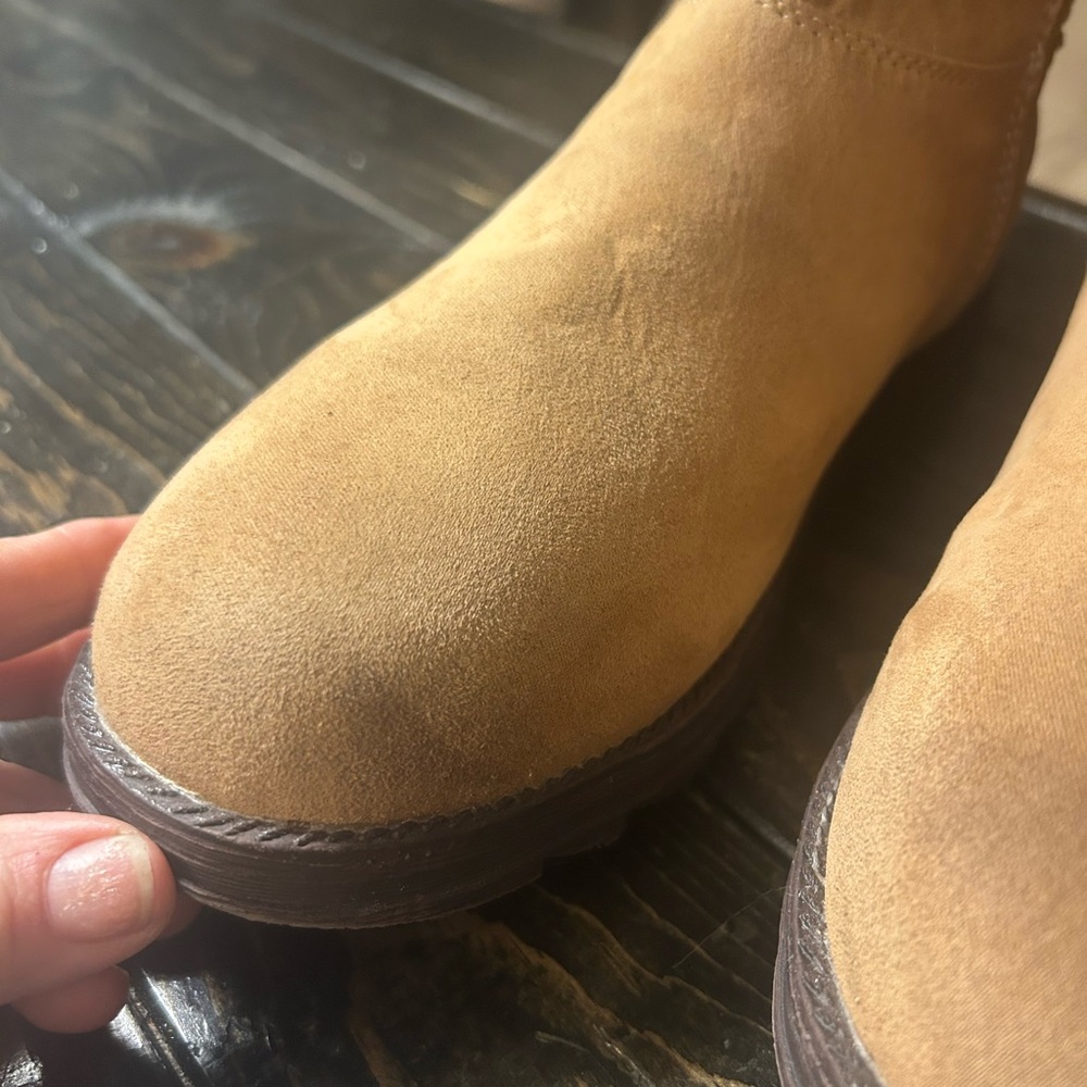 50%offw❤️Muk Luks Tan Winter Boots with Plaid Cuff size 10 New w flaws S21 - Picture 6 of 11